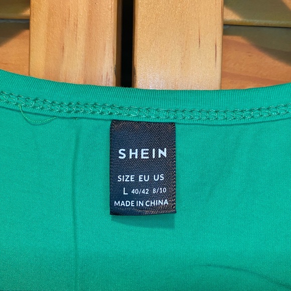 Green Dress - Picture 6 of 7